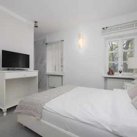 Foksal 1a By Solarento *