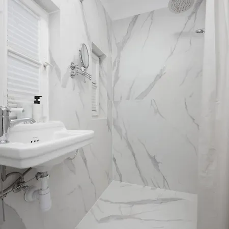 Foksal 1a By Solarento *