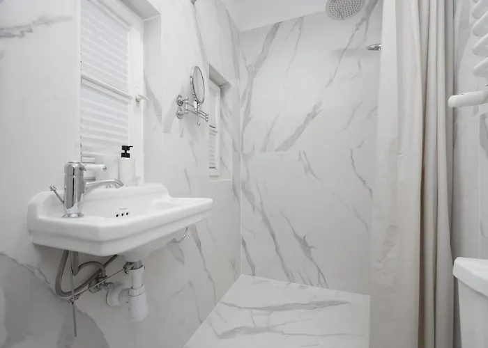 Foksal 1a By Solarento *